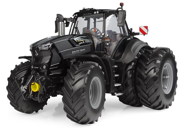 Image de Maquette DEUTZ-FAHR 8280 TTV WARRIOR GLOSS BLACK avec roues arrière jumelées - Édition limitée